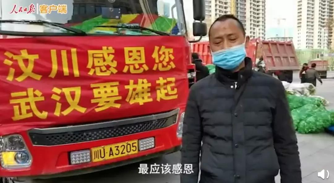 感動！耿直！來自汶川的6輛卡車上，貼著同一句話…