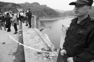 關(guān)于貴州安順公交車墜湖事件，記者了解到這些最新情況！